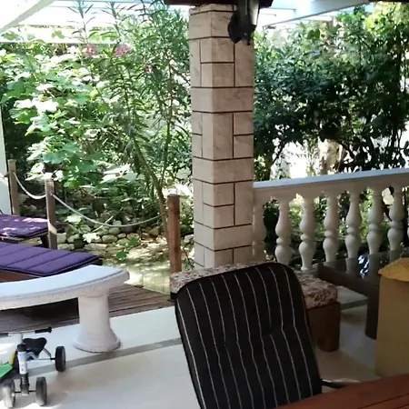 Old House - Holiday home Selce